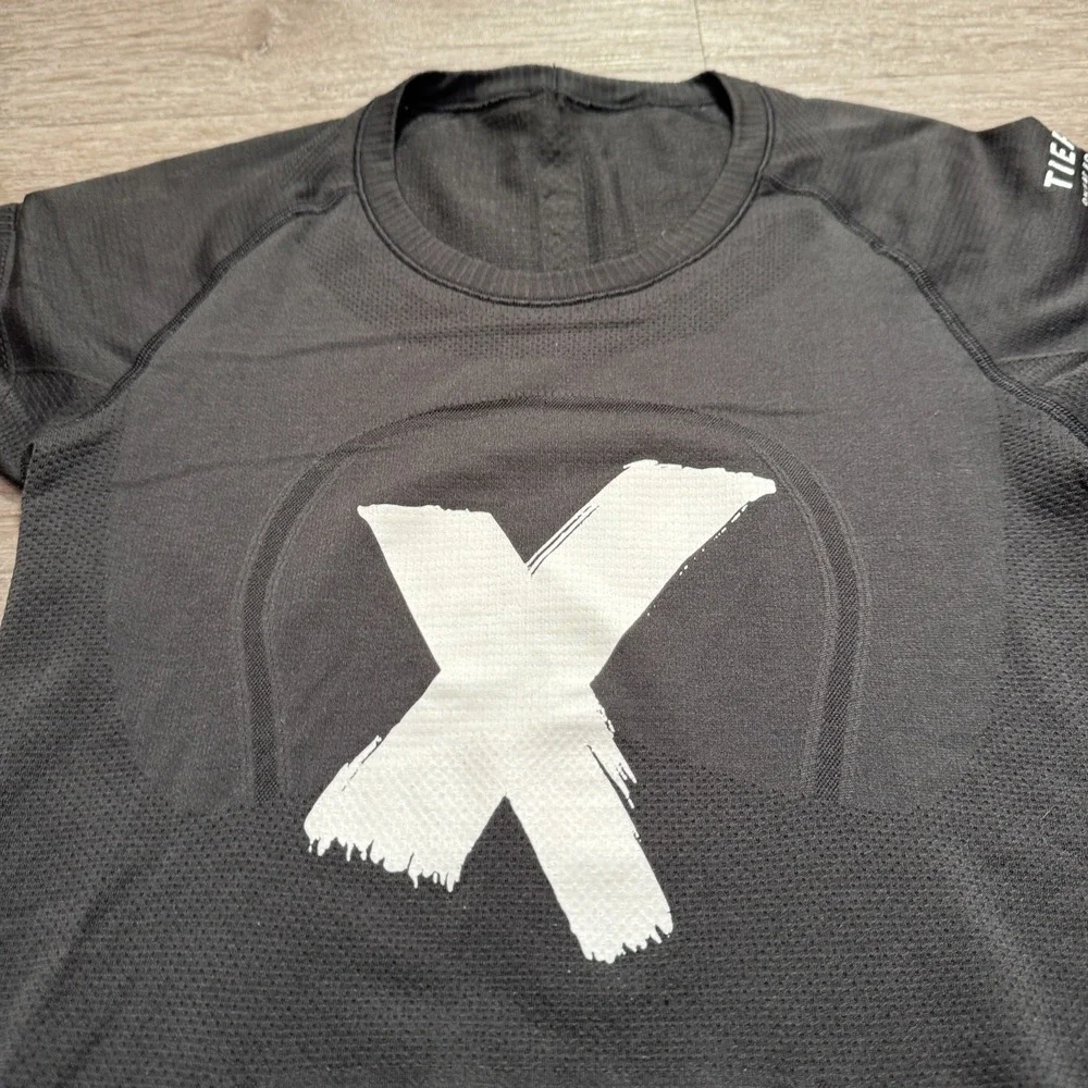 Lululemon Shirt Womens 6 Black Tier x Equinox Tee Fitted Stretch Performance